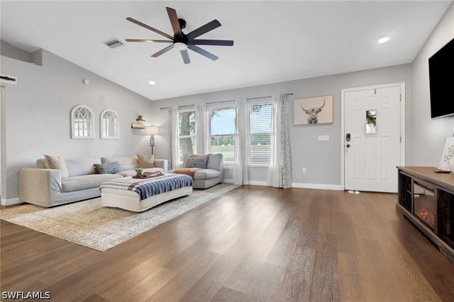 3300 Valencia DR, Naples, FL 34120