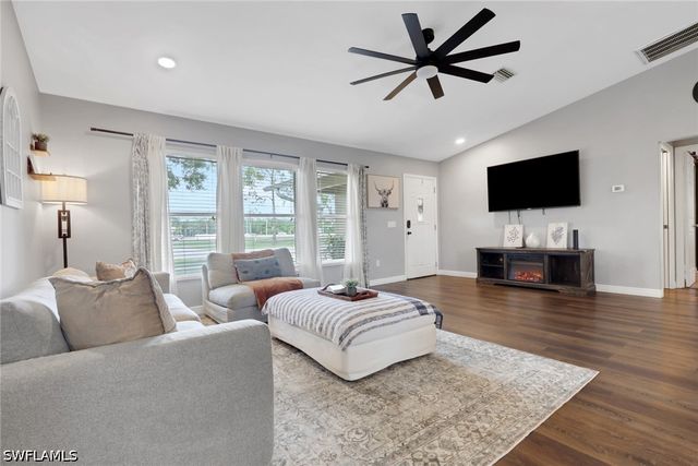 3300 Valencia DR, Naples, FL 34120