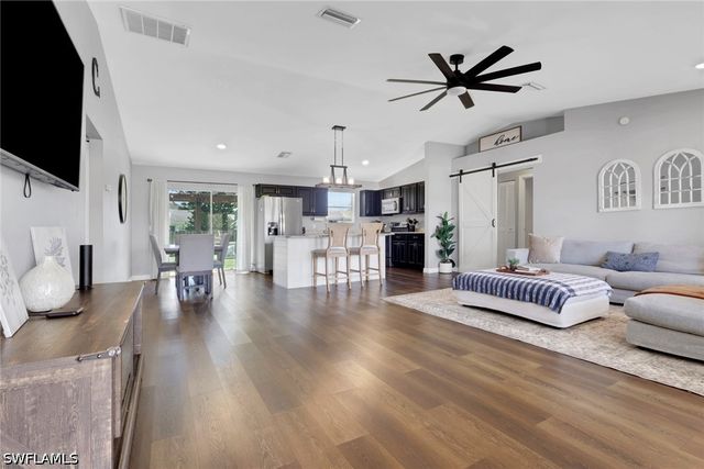 3300 Valencia DR, Naples, FL 34120