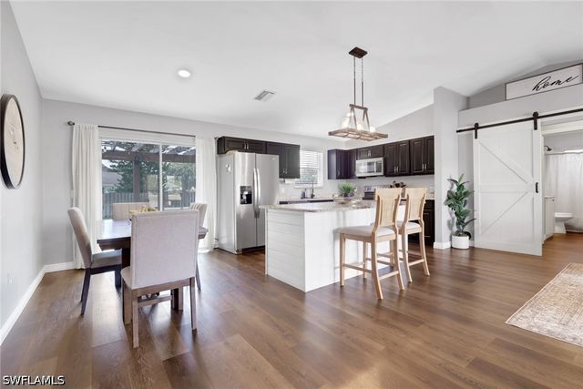 3300 Valencia DR, Naples, FL 34120