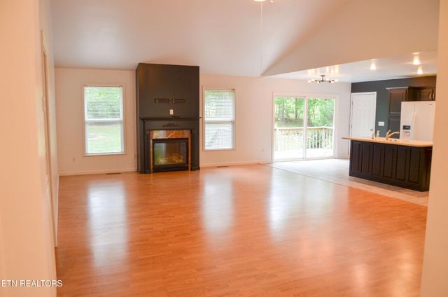 329 Hilltop Drive, Crossville, TN 38555