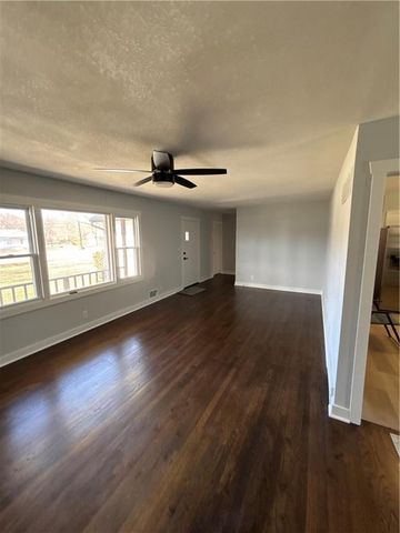 5317 Waukomis Drive, Kansas City, MO 64151