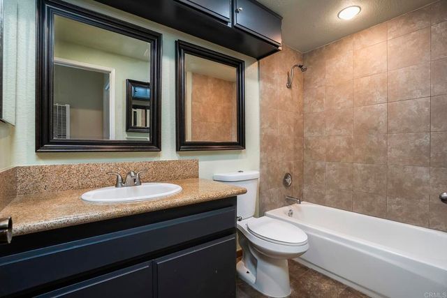 4338 Montalvo 3, San Diego, CA 92107