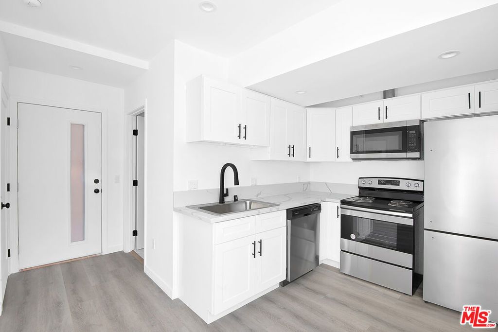 1610 S Beverly Glen Boulevard 10, Los Angeles, CA 90024