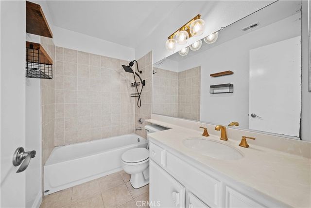 632 Springbrook 7, Irvine, CA 92614