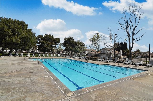 632 Springbrook 7, Irvine, CA 92614