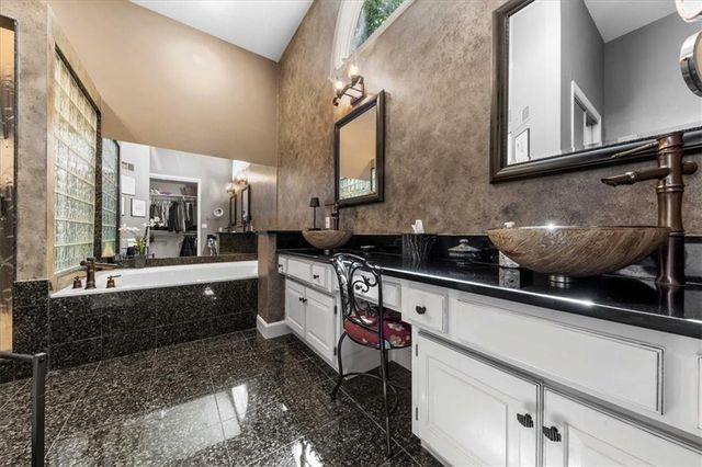 12520 Cedar Street, Leawood, KS 66209
