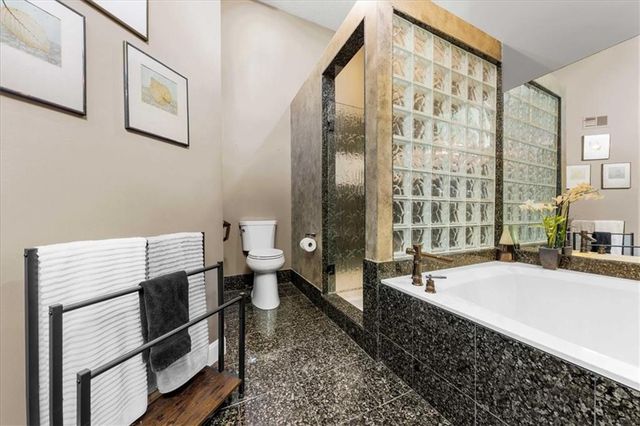 12520 Cedar Street, Leawood, KS 66209