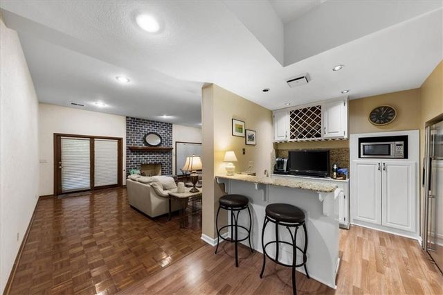 12520 Cedar Street, Leawood, KS 66209