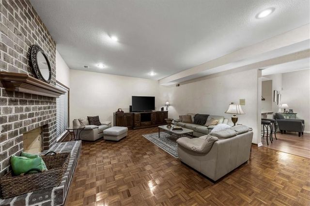 12520 Cedar Street, Leawood, KS 66209