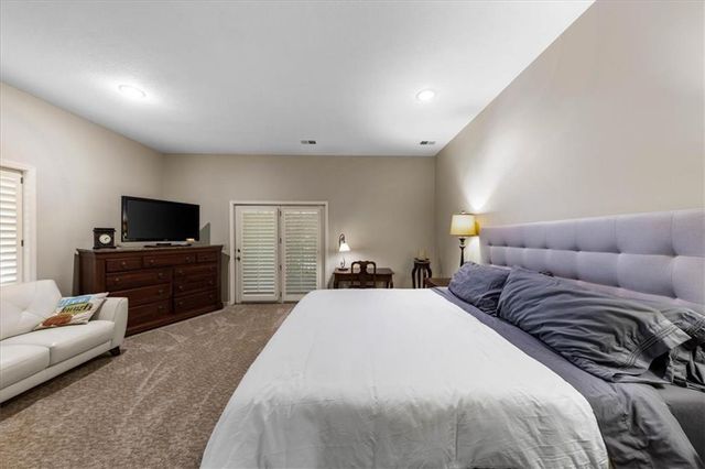 12520 Cedar Street, Leawood, KS 66209