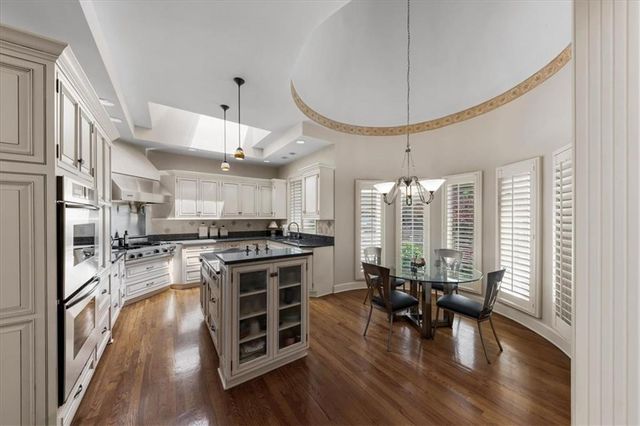 12520 Cedar Street, Leawood, KS 66209