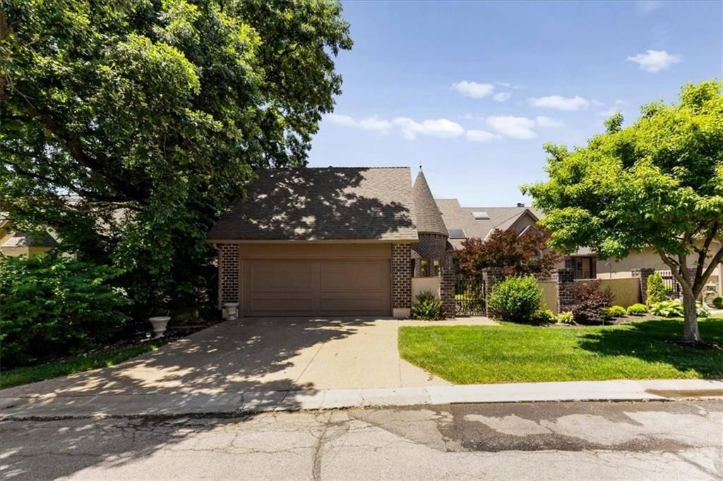 12520 Cedar Street, Leawood, KS 66209