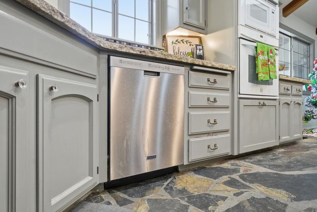 33721 Globe Drive, Springville, CA 93265