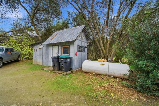 33721 Globe Drive, Springville, CA 93265