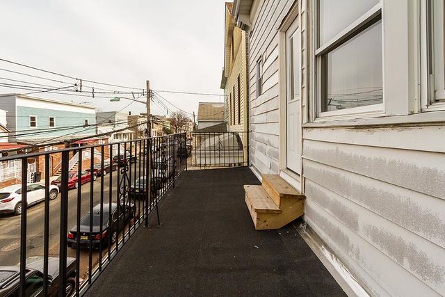 40 WEST 19TH ST, Bayonne, NJ 07002