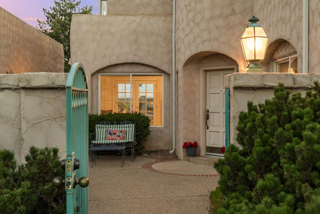 4612 Miramar Drive NW, Albuquerque, NM 87114