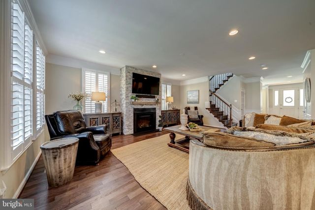 1002 THEMIS ST SE, Leesburg, VA 20175