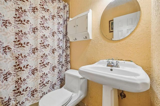 401 S 57th Ter, Hollywood, FL 33023