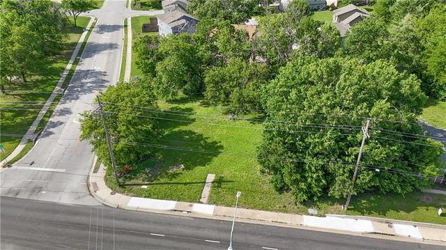 6760 W 151st Street, Overland Park, KS 66223