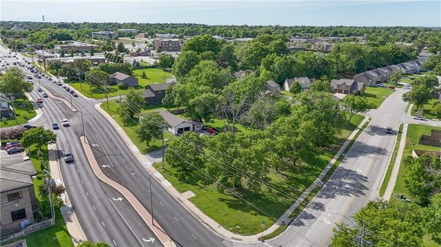 6760 W 151st Street, Overland Park, KS 66223