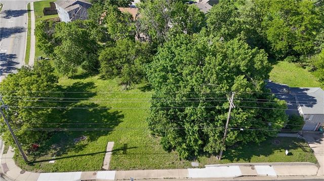 6760 W 151st Street, Overland Park, KS 66223