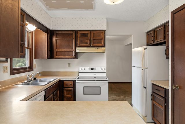 3917 Mary Lynn Drive, Urbandale, IA 50322