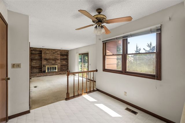 3917 Mary Lynn Drive, Urbandale, IA 50322