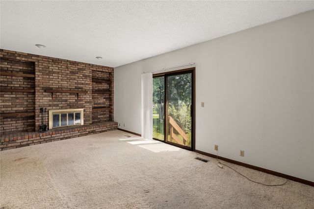 3917 Mary Lynn Drive, Urbandale, IA 50322