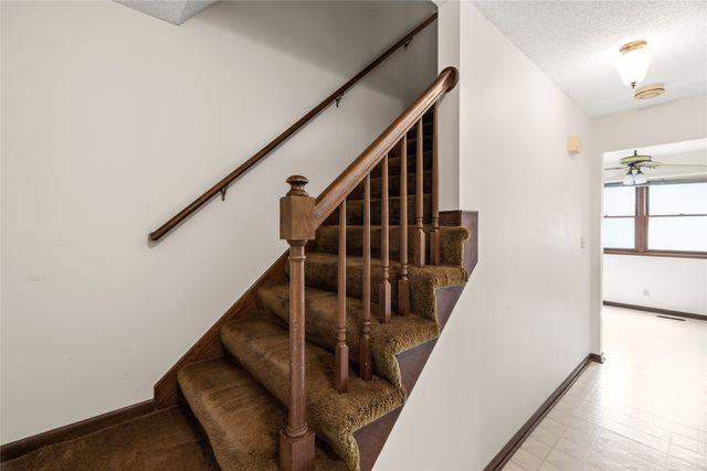 3917 Mary Lynn Drive, Urbandale, IA 50322