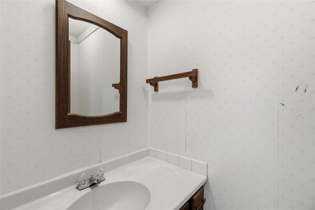 3917 Mary Lynn Drive, Urbandale, IA 50322