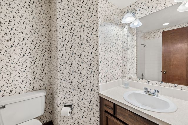 3917 Mary Lynn Drive, Urbandale, IA 50322
