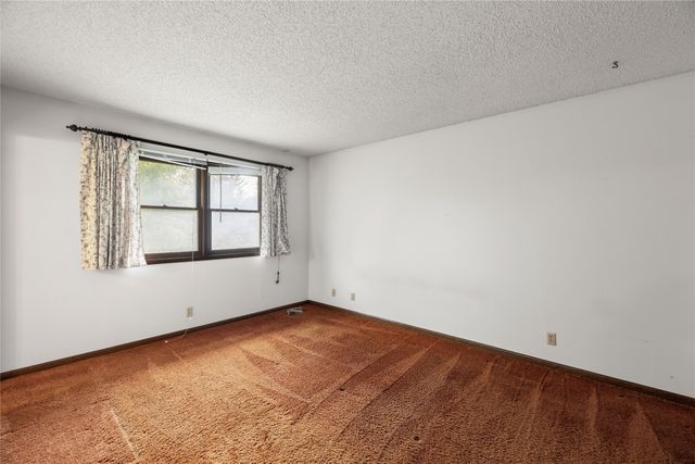 3917 Mary Lynn Drive, Urbandale, IA 50322