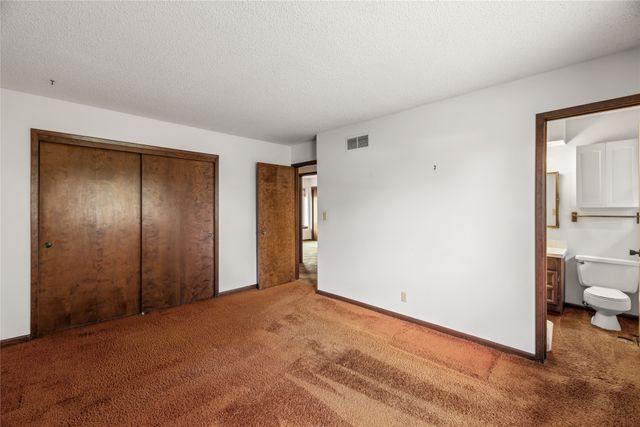 3917 Mary Lynn Drive, Urbandale, IA 50322