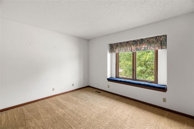 3917 Mary Lynn Drive, Urbandale, IA 50322