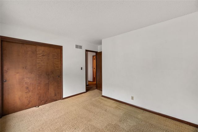 3917 Mary Lynn Drive, Urbandale, IA 50322