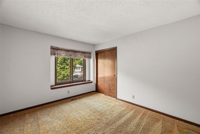 3917 Mary Lynn Drive, Urbandale, IA 50322