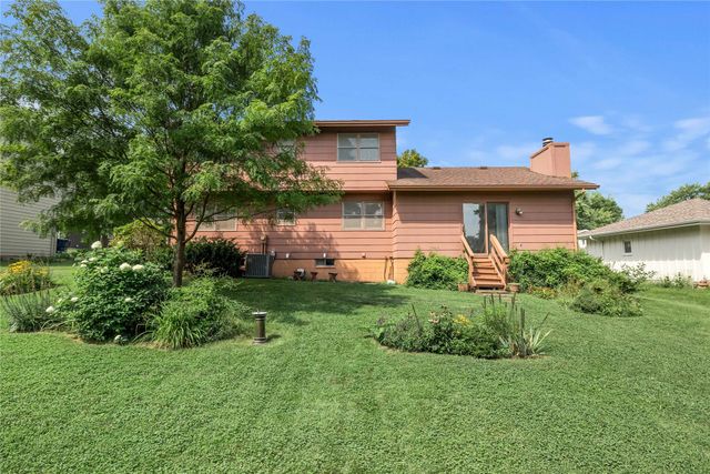 3917 Mary Lynn Drive, Urbandale, IA 50322
