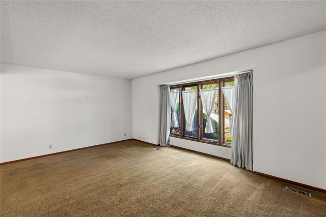 3917 Mary Lynn Drive, Urbandale, IA 50322