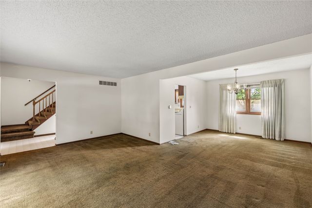 3917 Mary Lynn Drive, Urbandale, IA 50322