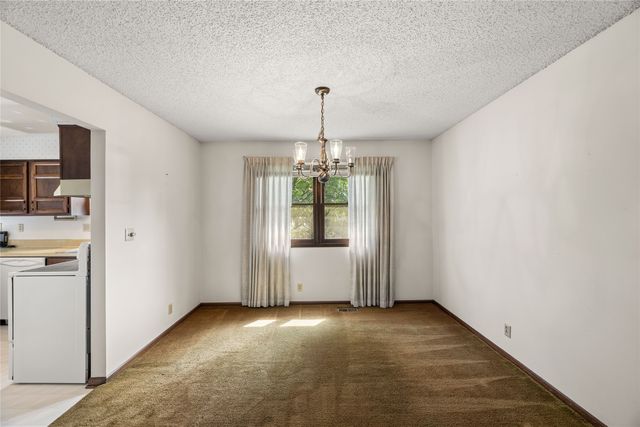 3917 Mary Lynn Drive, Urbandale, IA 50322