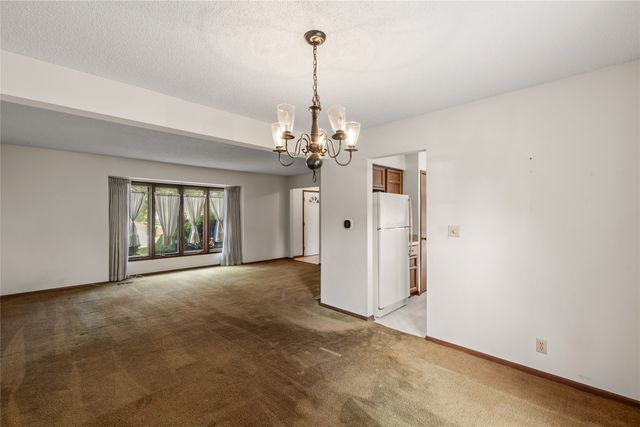 3917 Mary Lynn Drive, Urbandale, IA 50322