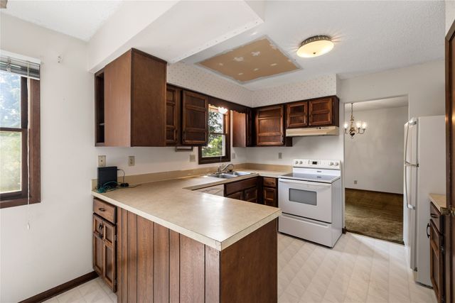 3917 Mary Lynn Drive, Urbandale, IA 50322