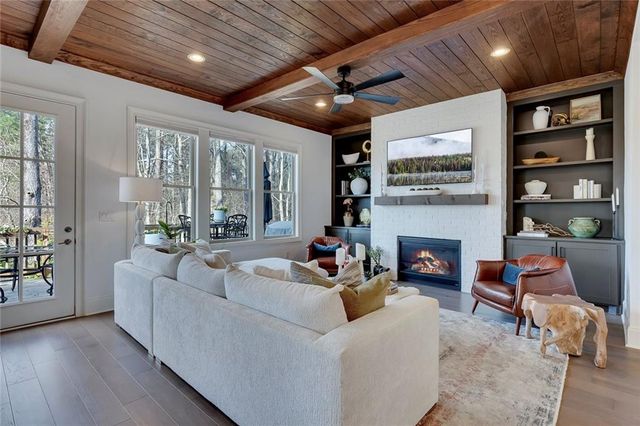 292 Dawson Drive, Woodstock, GA 30188