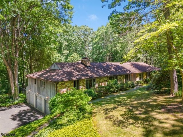 6 Green Hills Rd, Mendham Twp., NJ 07945