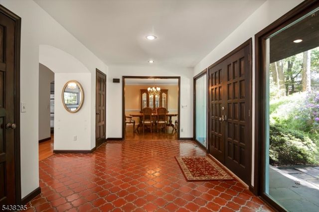 6 Green Hills Rd, Mendham Twp., NJ 07945