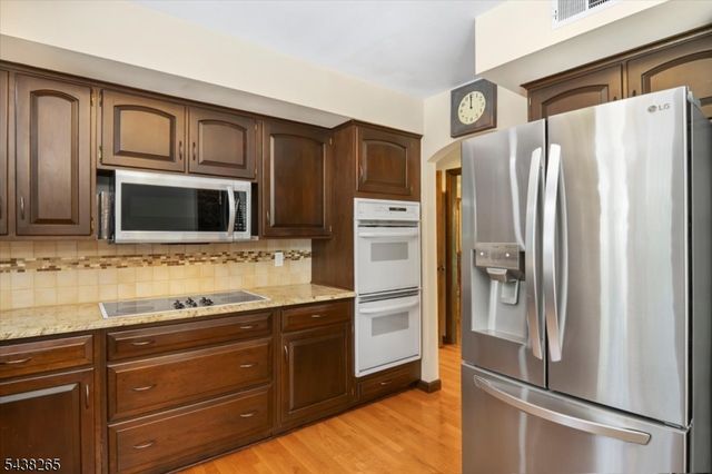 6 Green Hills Rd, Mendham Twp., NJ 07945