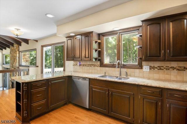 6 Green Hills Rd, Mendham Twp., NJ 07945