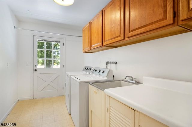 6 Green Hills Rd, Mendham Twp., NJ 07945