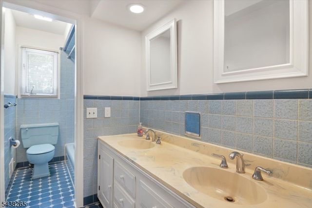 6 Green Hills Rd, Mendham Twp., NJ 07945